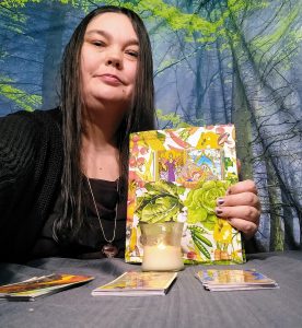 Intuitive Tarot Reader vs. Psychic Tarot Reader: Unraveling the Differences